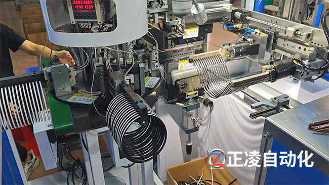 買1臺省下8個(gè)工人！正凌密封圈粘接機(jī)讓你成本砍半，效率翻倍！